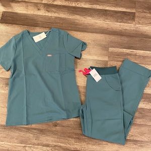 Brand new figs scrub set.